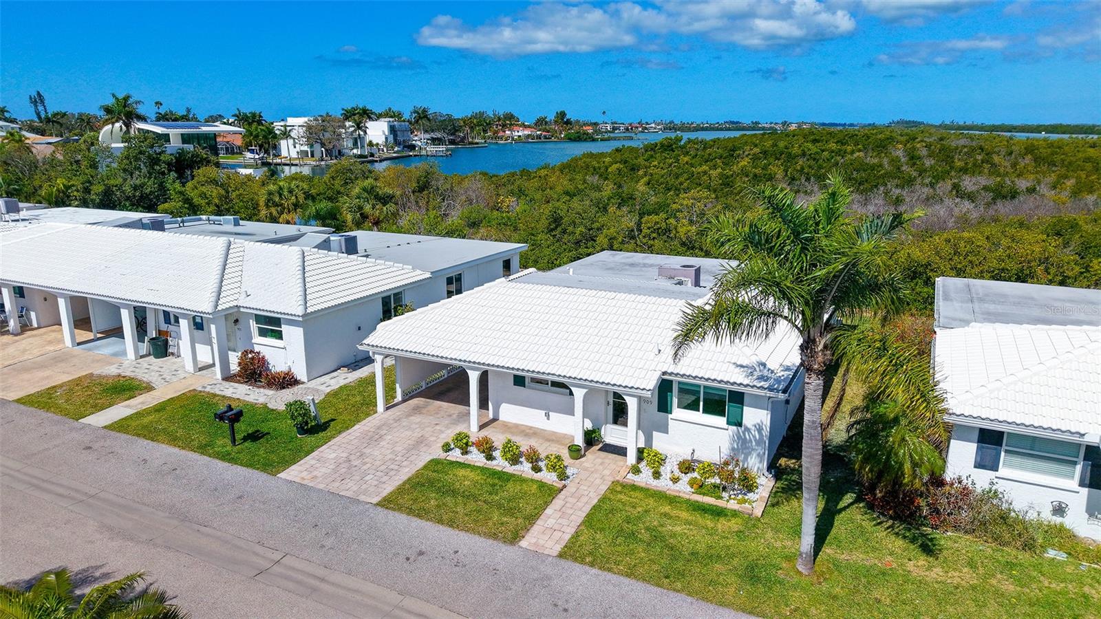 SPANISH MAIN YACHT CLUB - Residential