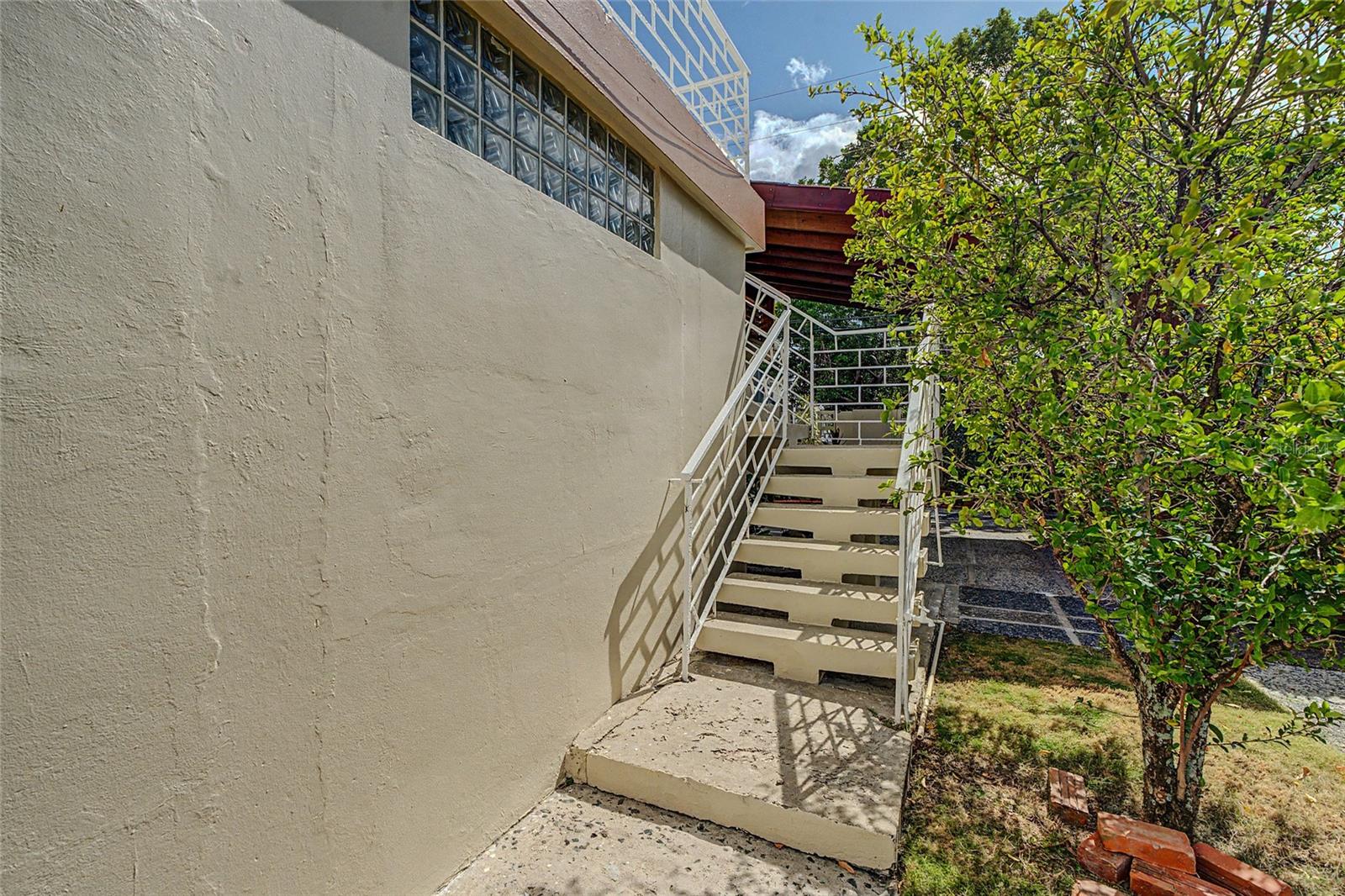 URB UNIVERSITY GARDENS - Residential Income