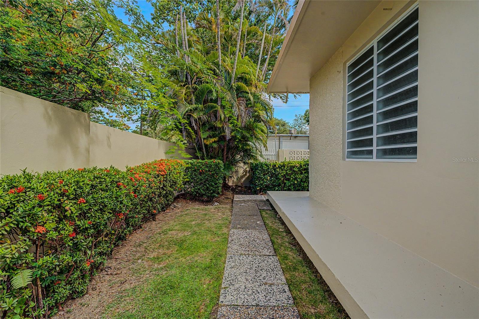 URB UNIVERSITY GARDENS - Residential Income