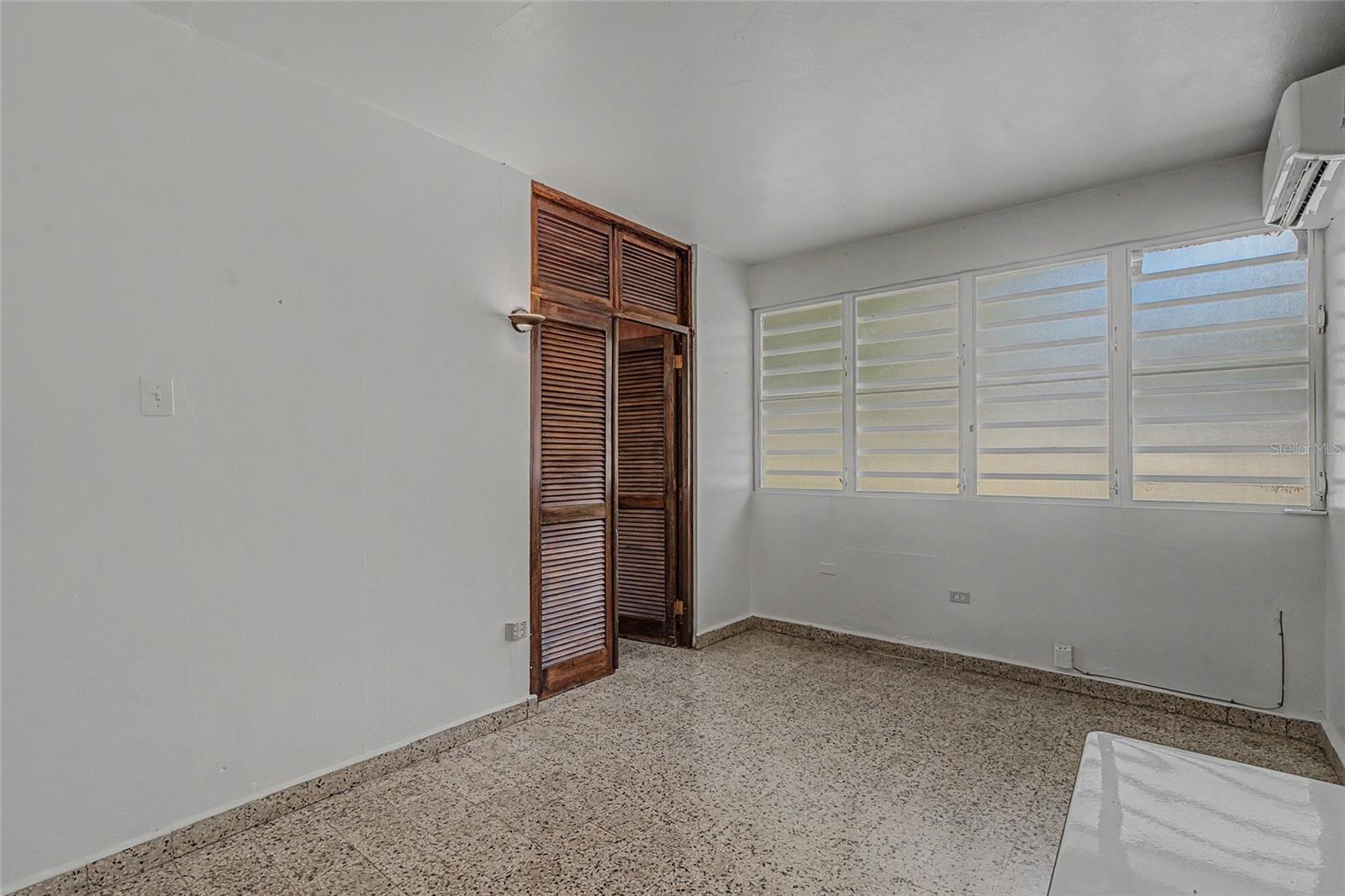 URB UNIVERSITY GARDENS - Residential Income