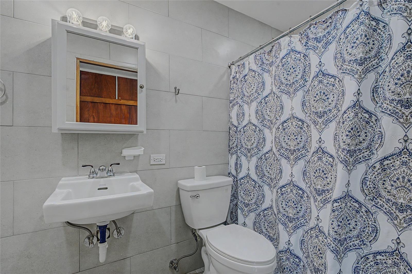 URB UNIVERSITY GARDENS - Residential Income
