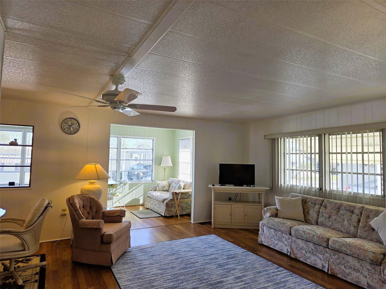 OAKWOOD MANOR - Residential