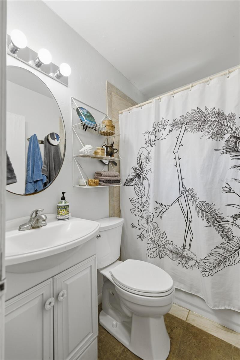 GRANDIN LAKE SHORES - Residential