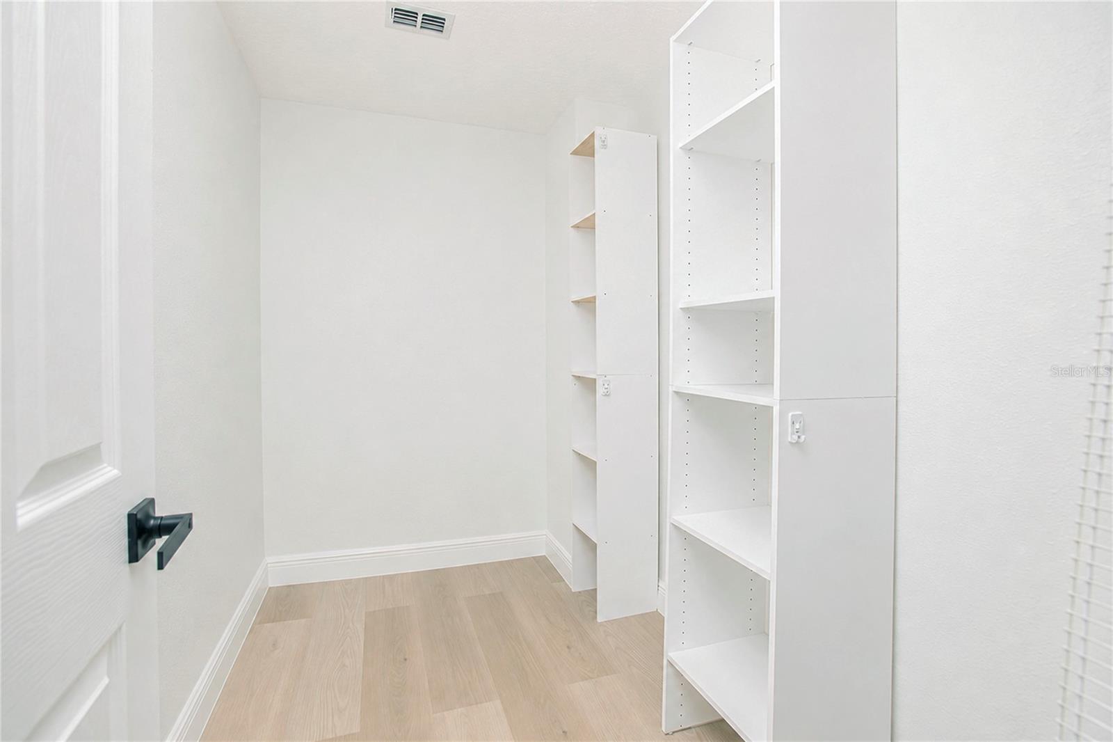 SHANNON LAKES - Residential