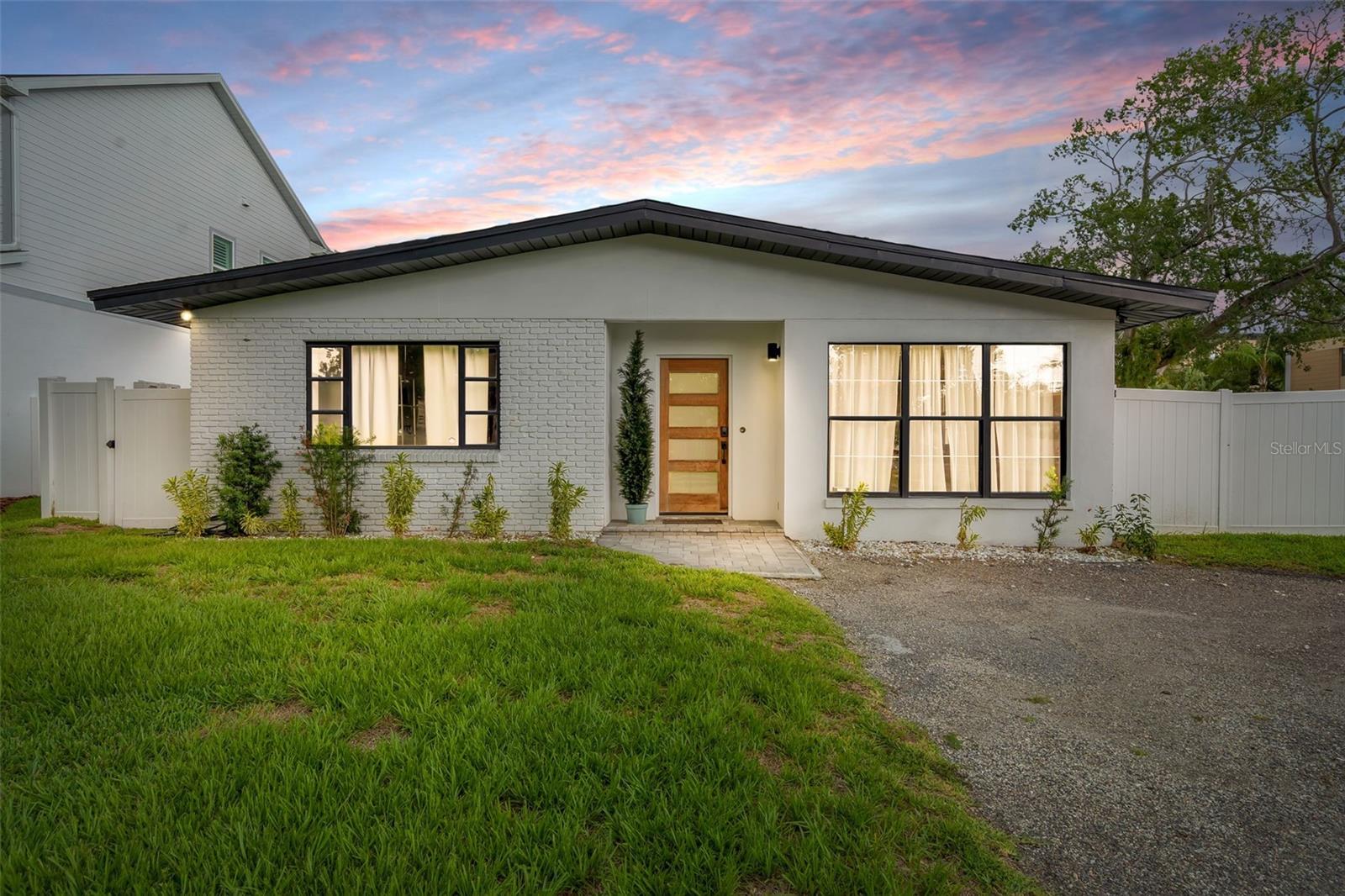 PERSHING PARK - Residential Lease