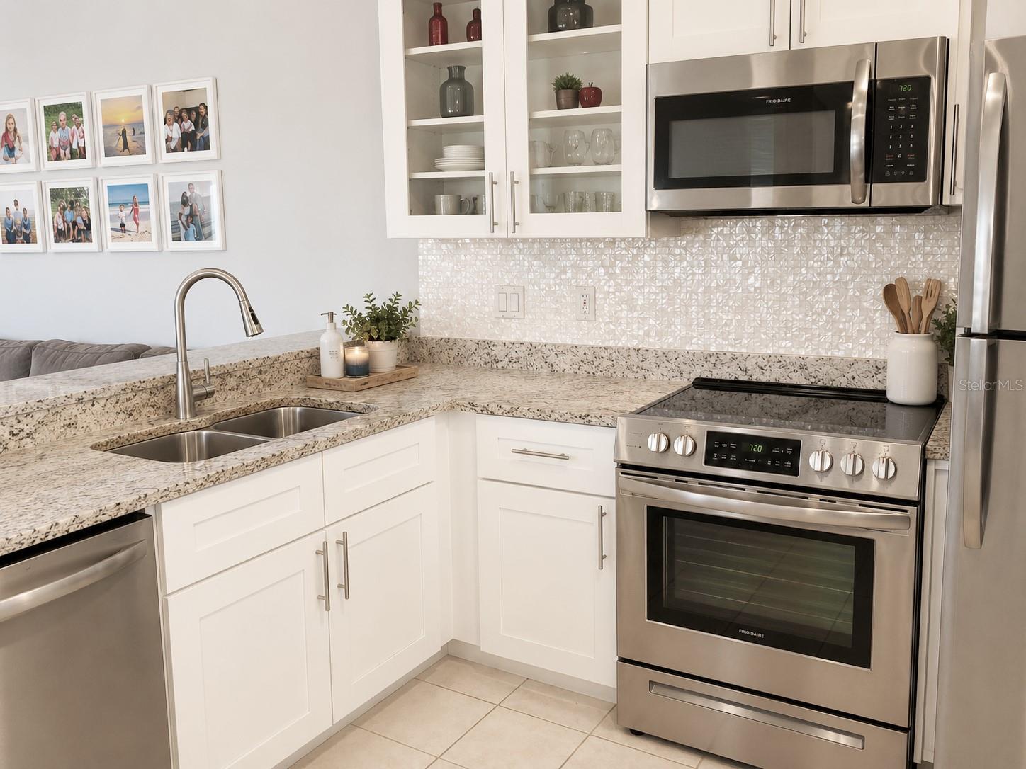 BAY OAKS ESTATES - Residential