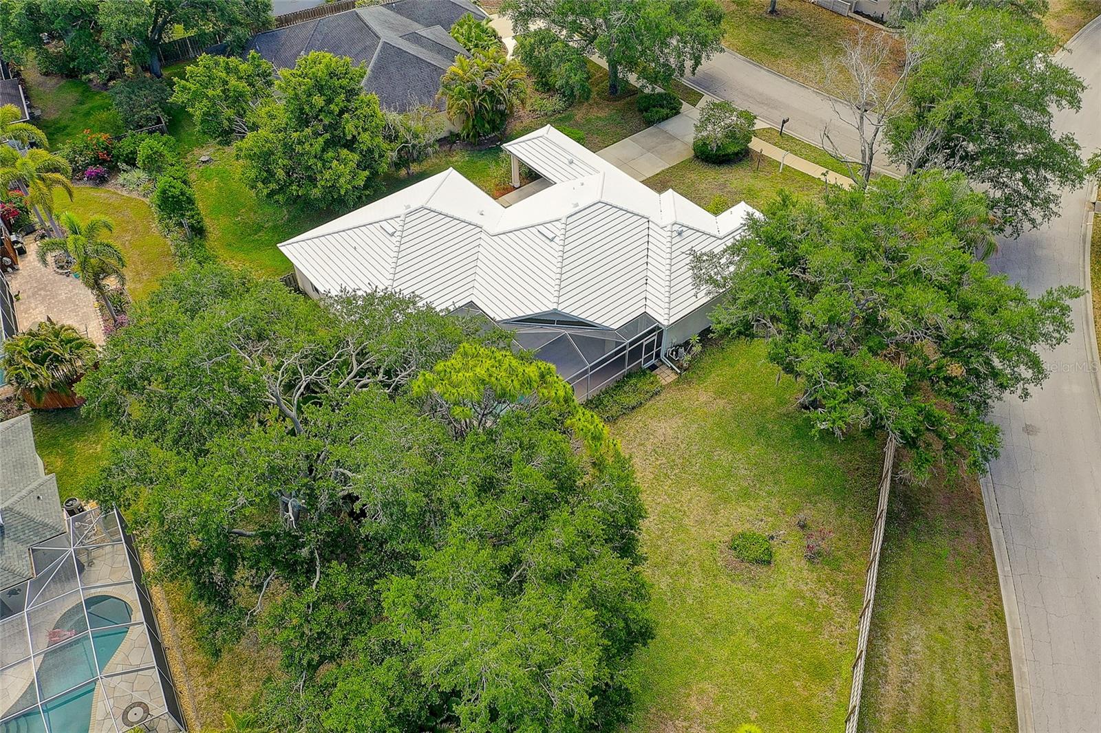 BAY OAKS ESTATES - Residential