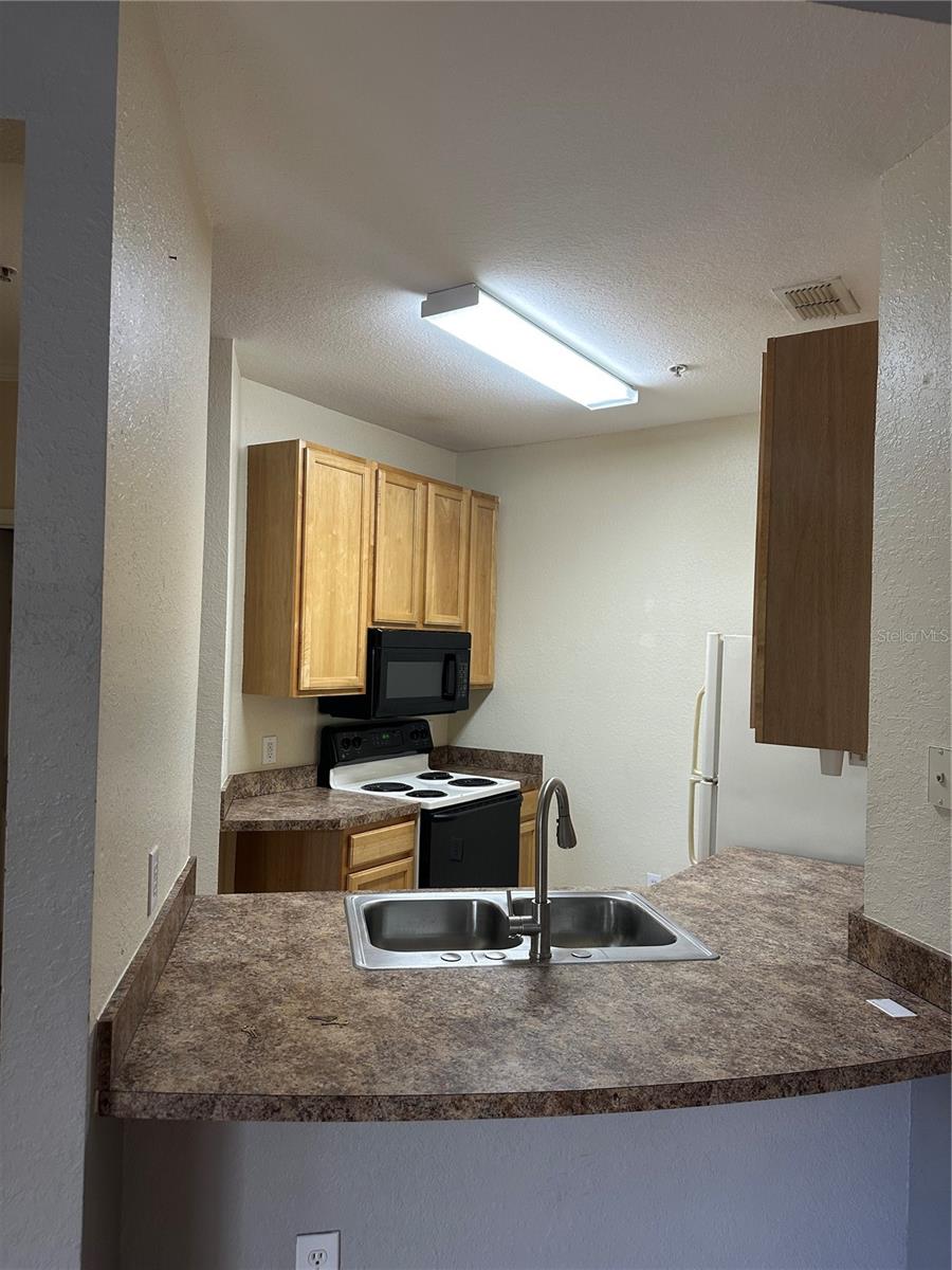 COURTNEY PALMS CONDO - Residential Lease