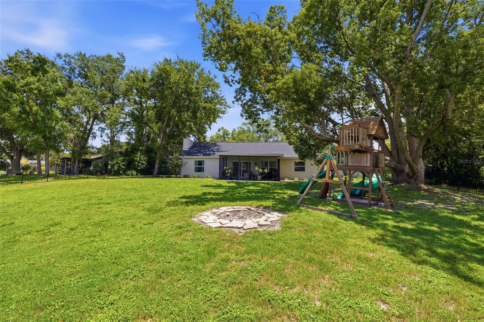 LIVINGSTON UNIT II B - Residential