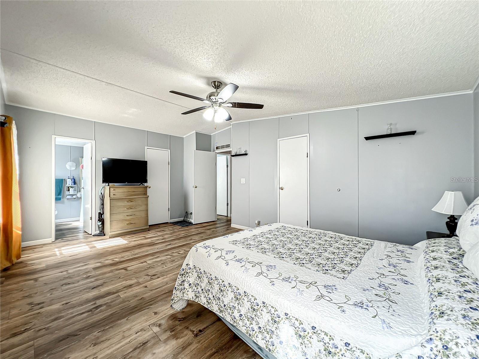 FOXWOOD LAKE ESTATES - Residential