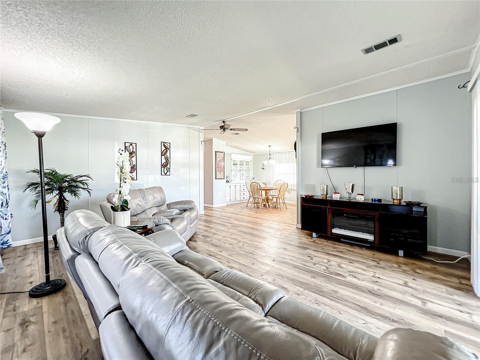 FOXWOOD LAKE ESTATES - Residential