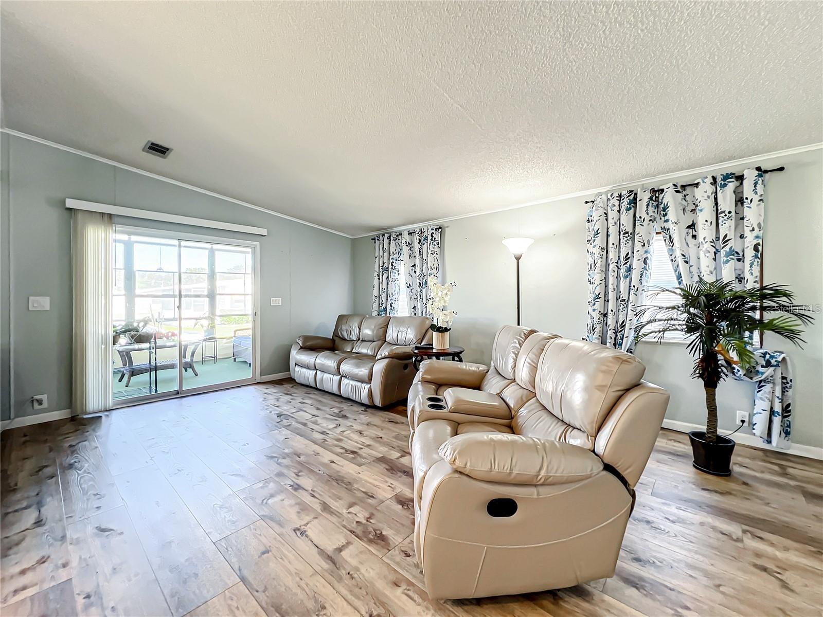 FOXWOOD LAKE ESTATES - Residential