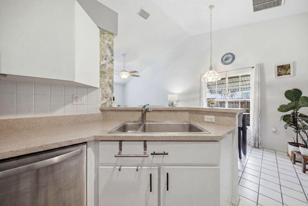 RAINBOW OAKS - Residential
