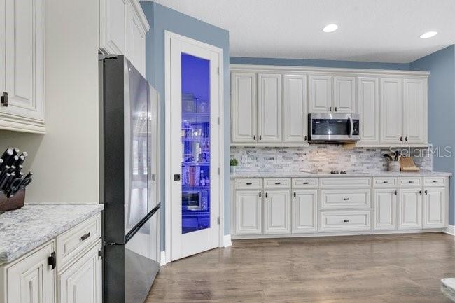 JOHNS LAKE POINTE - Residential