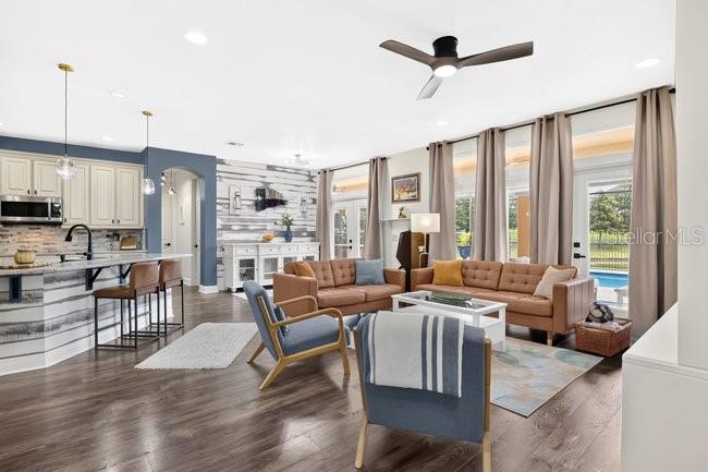 JOHNS LAKE POINTE - Residential