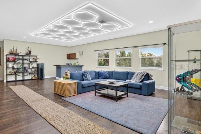 JOHNS LAKE POINTE - Residential