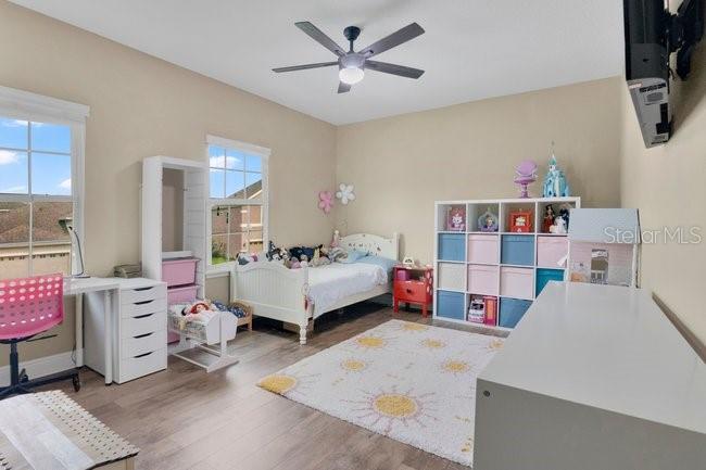 JOHNS LAKE POINTE - Residential