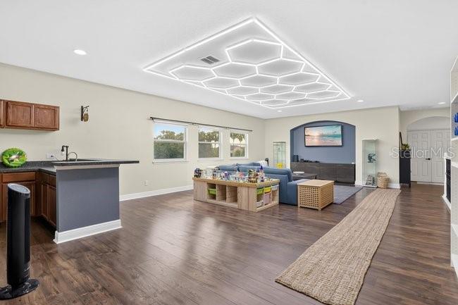 JOHNS LAKE POINTE - Residential