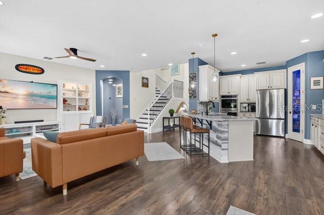 JOHNS LAKE POINTE - Residential