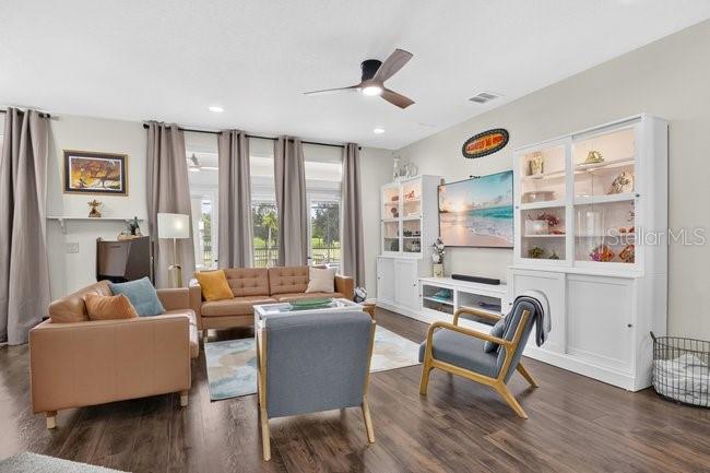JOHNS LAKE POINTE - Residential