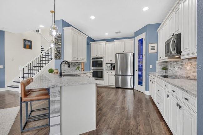 JOHNS LAKE POINTE - Residential