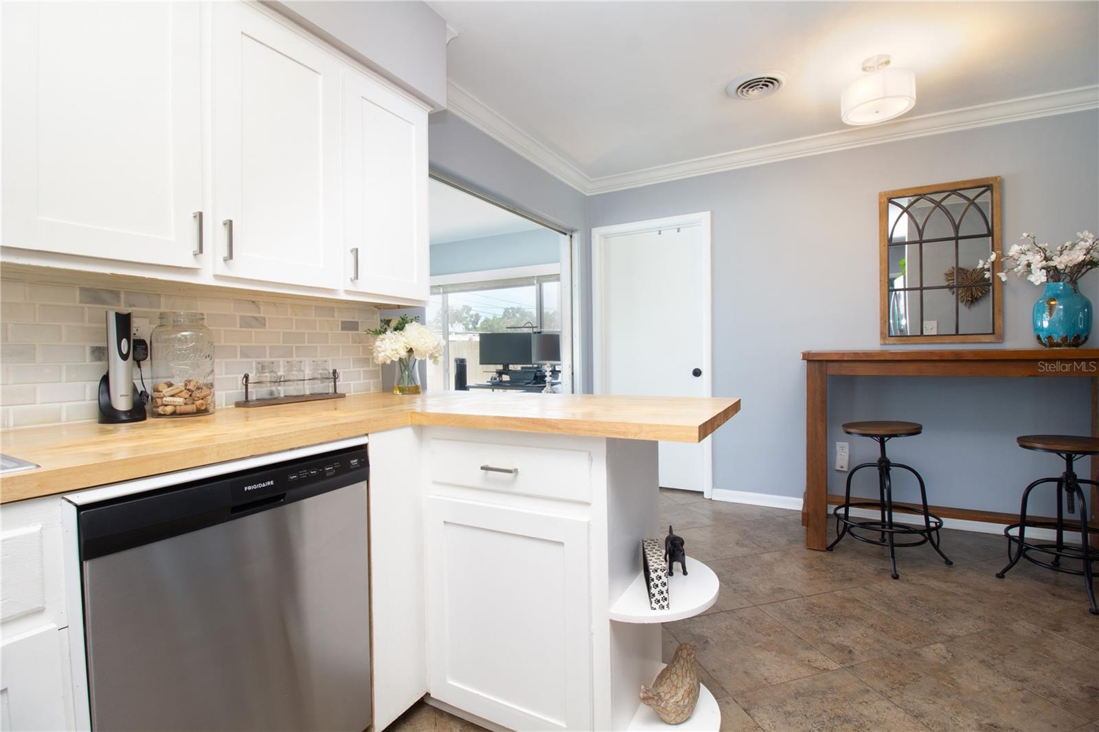 DUNEDIN ISLES ESTATES 1ST ADD - Residential