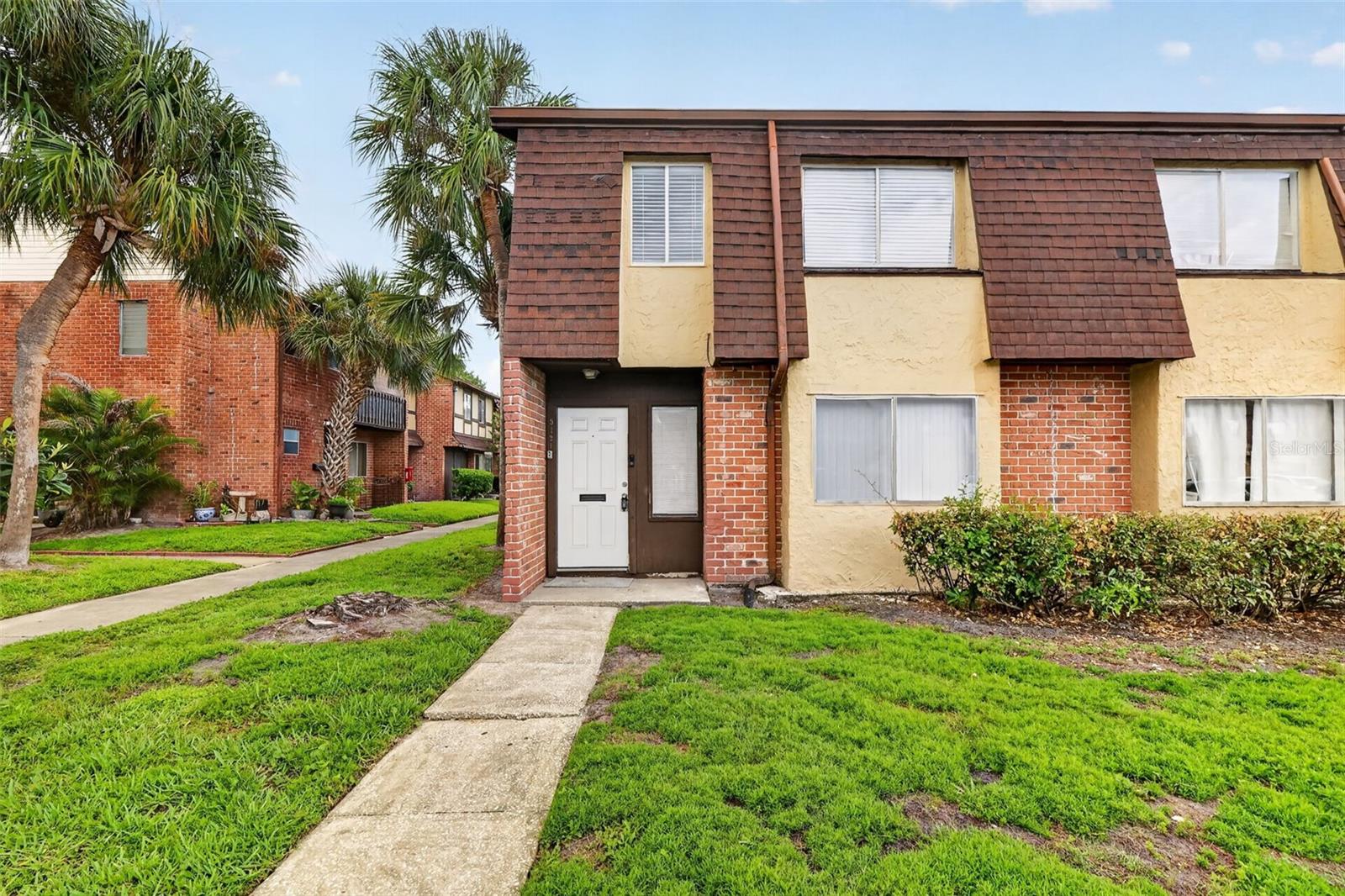 HUNTINGTON ON THE GREEN - Residential