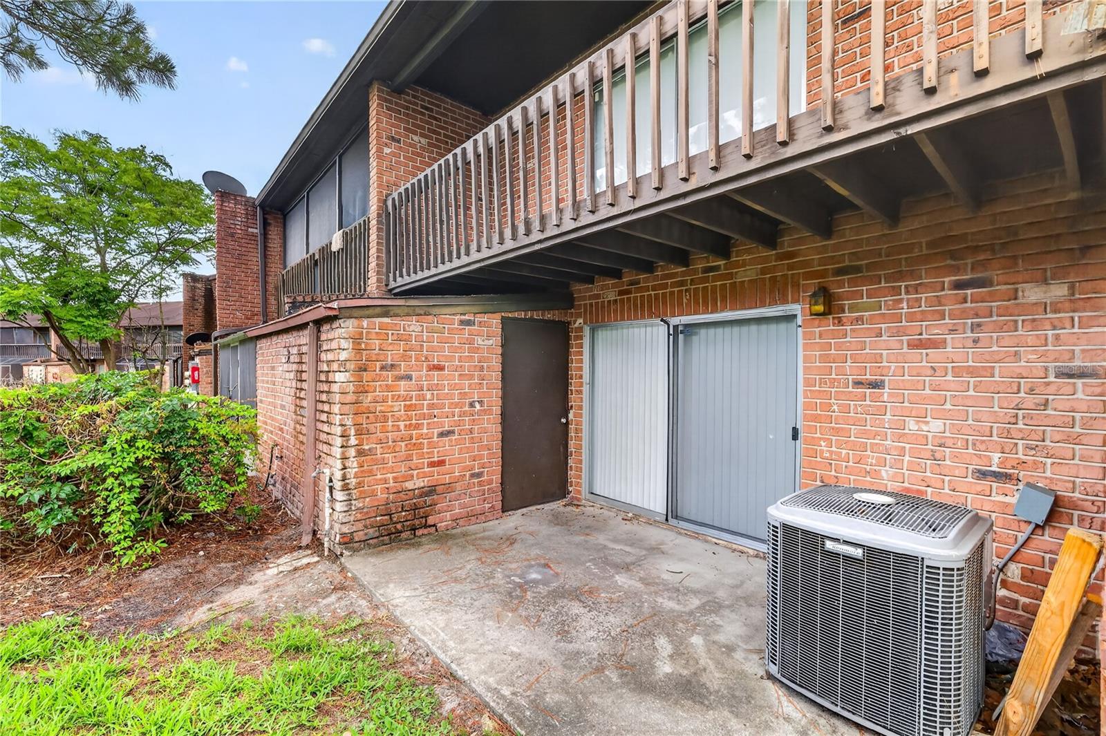 HUNTINGTON ON THE GREEN - Residential