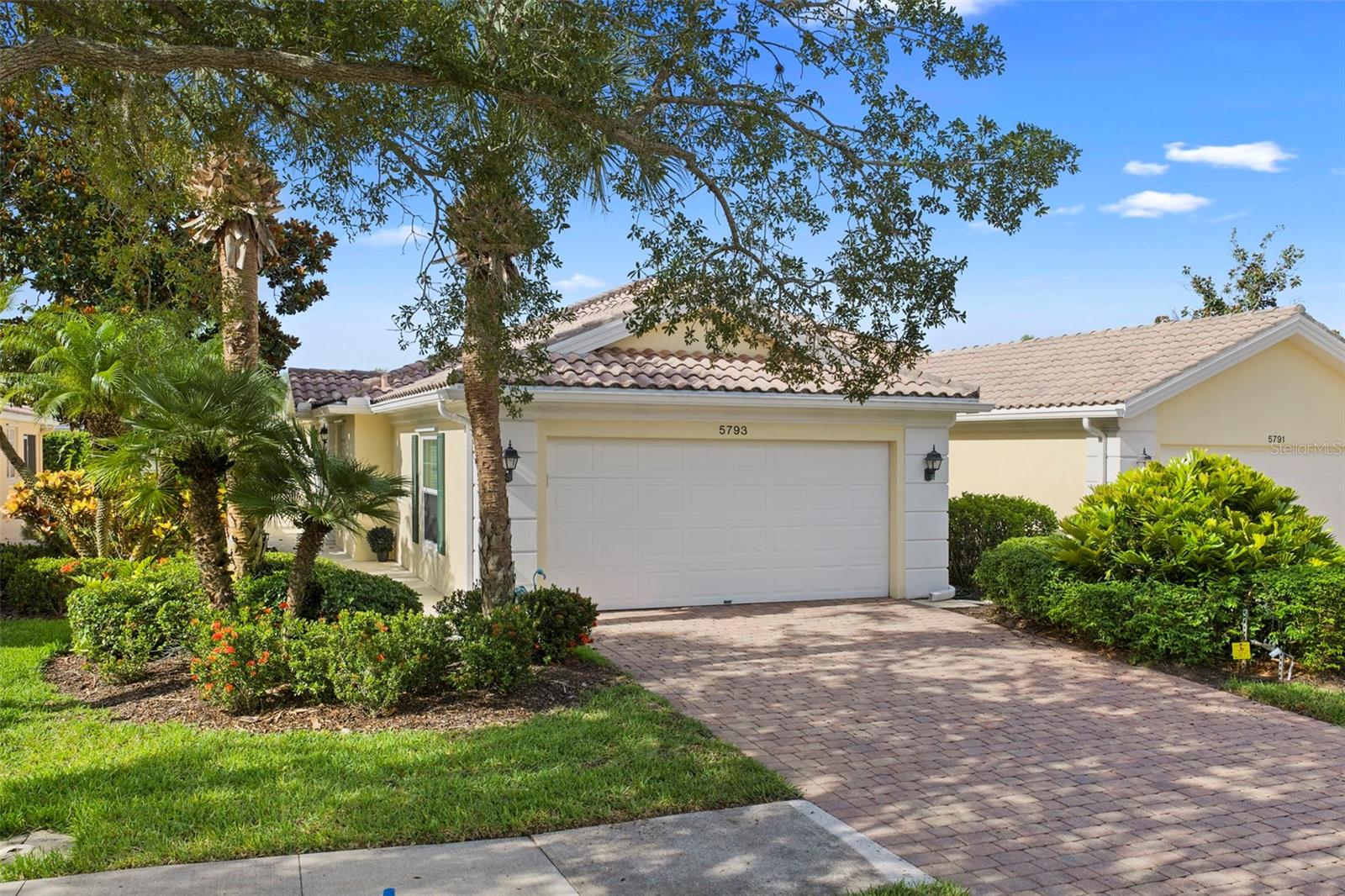 VILLAGEWALK - Residential