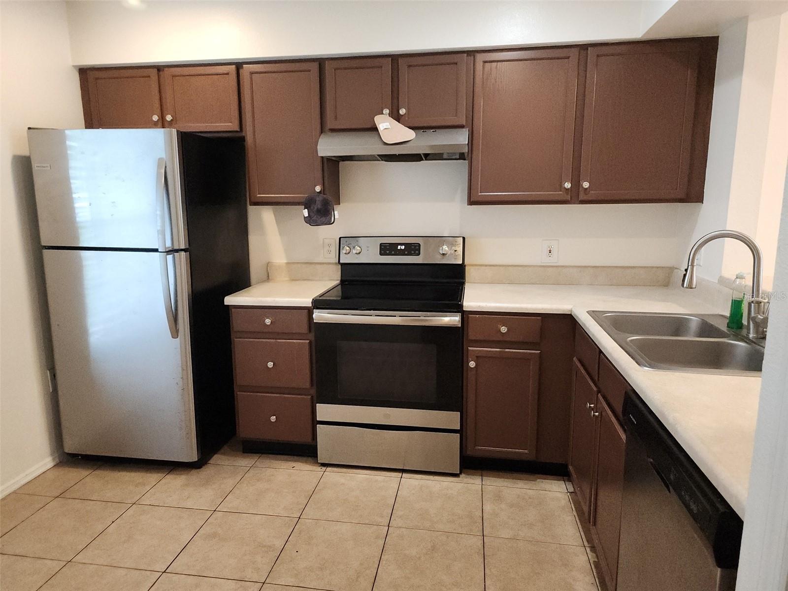FAIRWAY GLEN AT MEADOW WOODS CONDO - Residential Lease