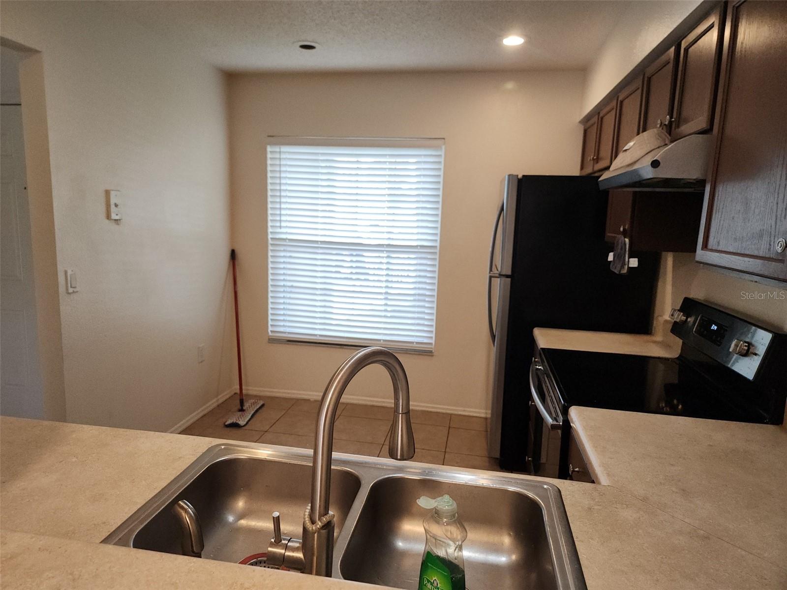 FAIRWAY GLEN AT MEADOW WOODS CONDO - Residential Lease