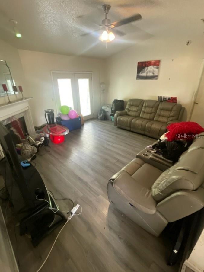 NORTHRIDGE - Residential