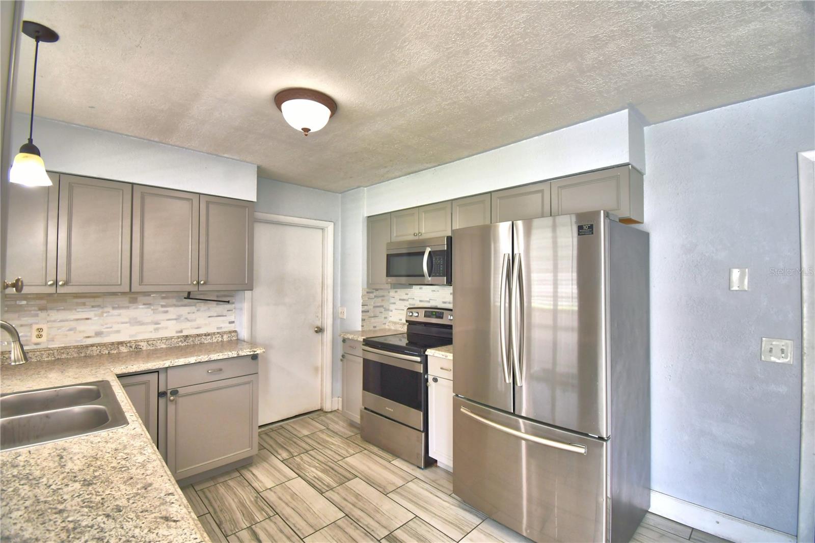 FLA HIGHLANDS CO SUB - Residential Lease