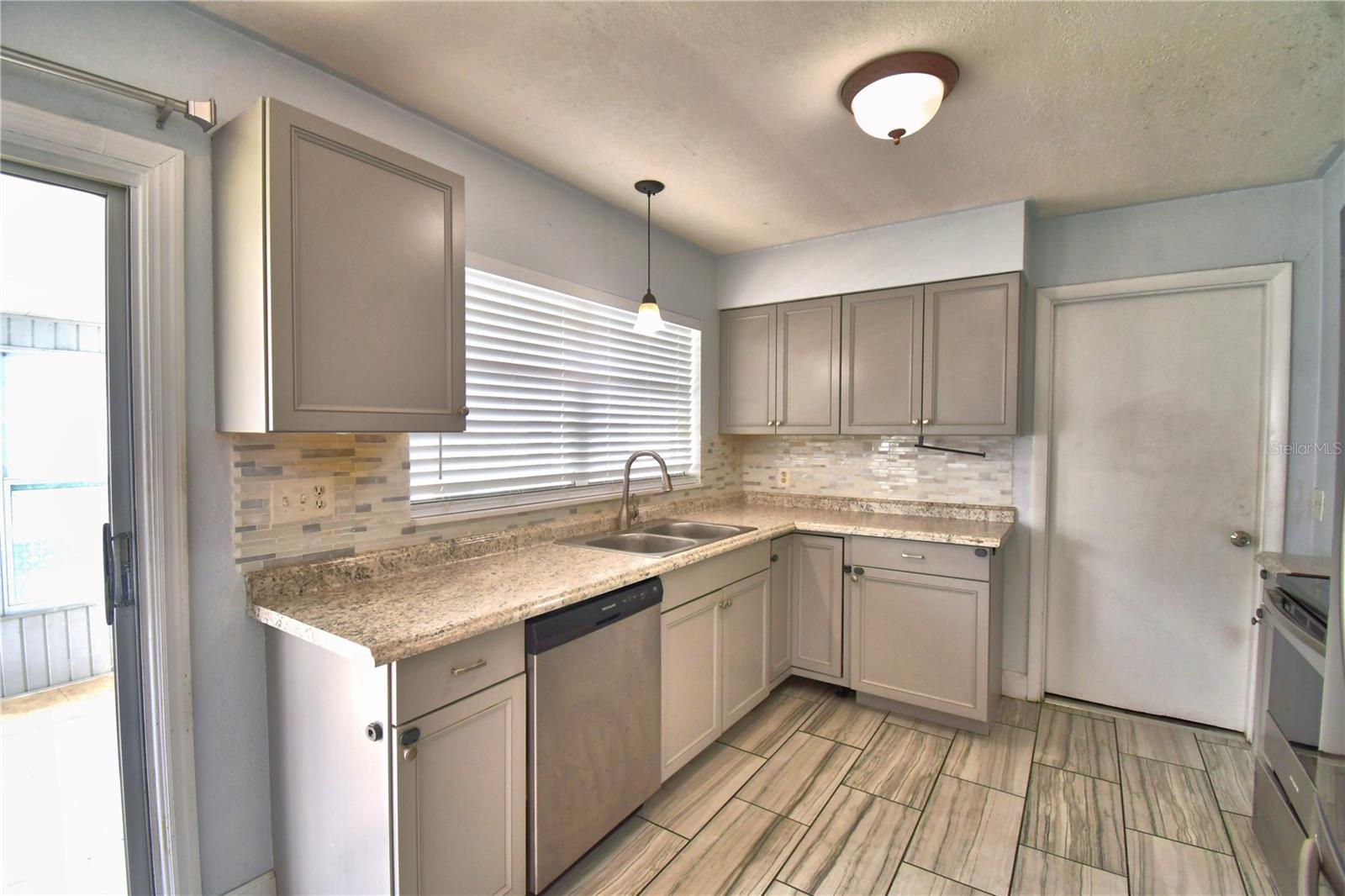 FLA HIGHLANDS CO SUB - Residential Lease