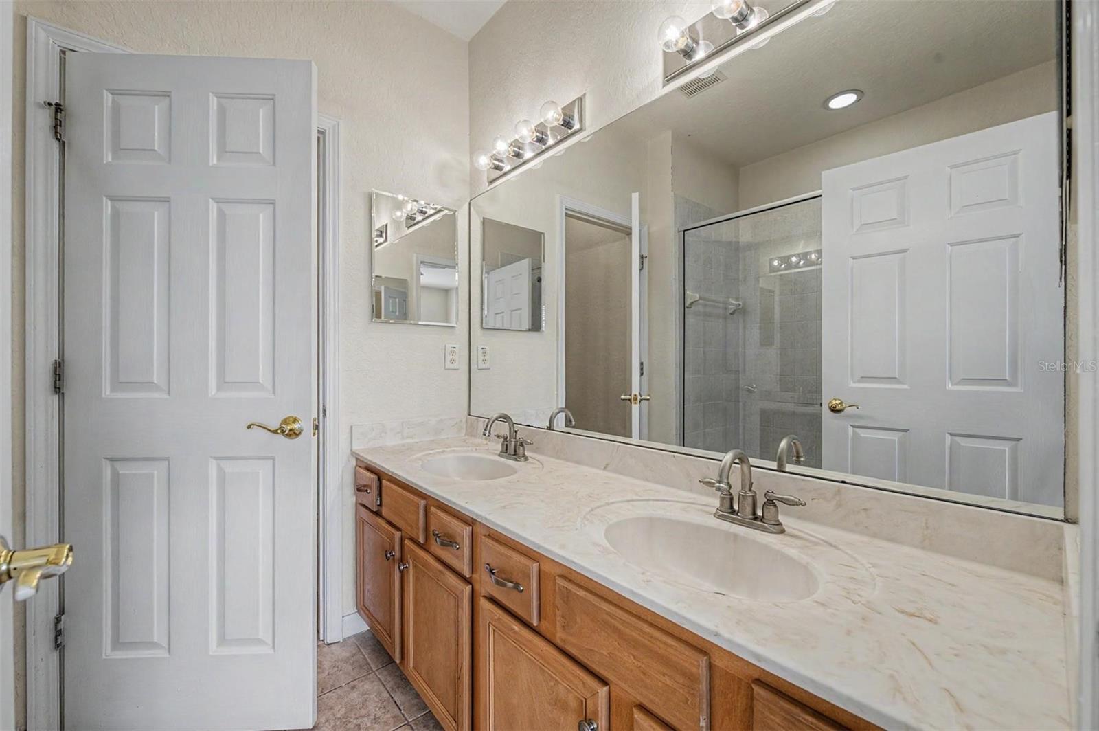 SEVEN OAKS - Residential