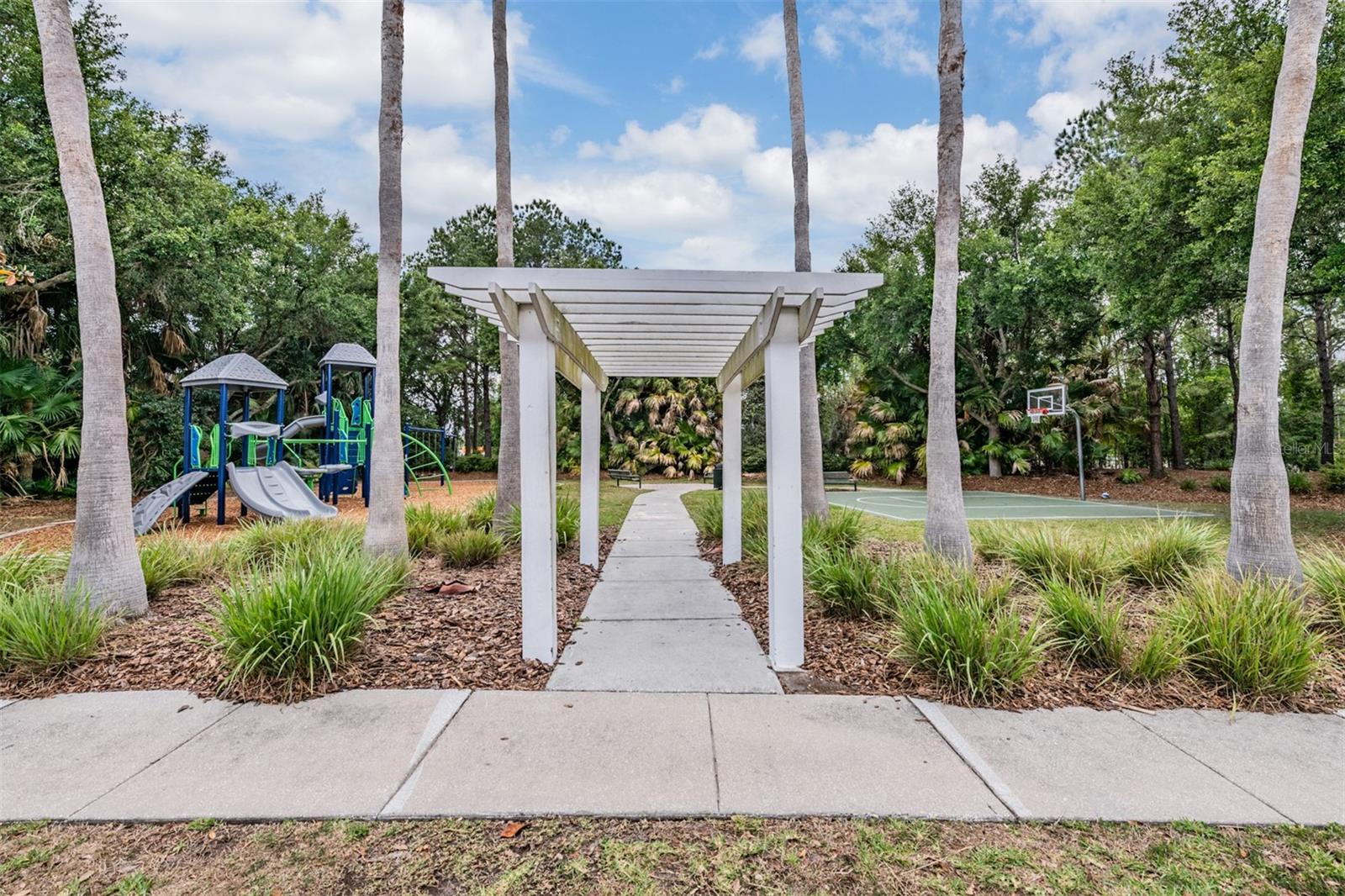 SEVEN OAKS - Residential
