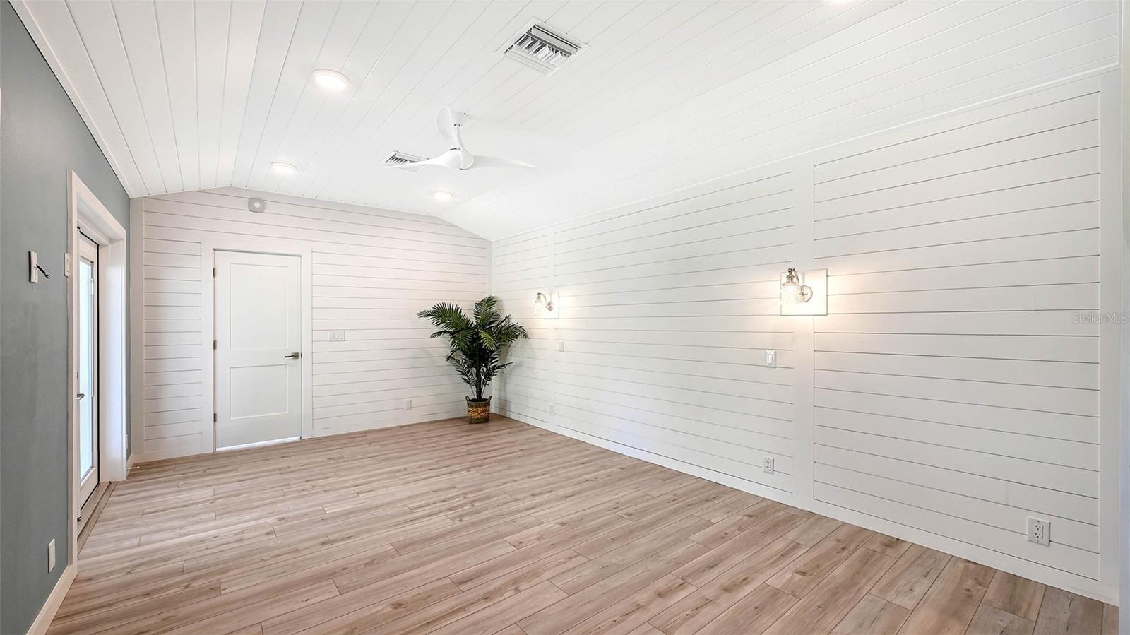 SIESTA PROPERTIES/THE SANDERLING - Residential