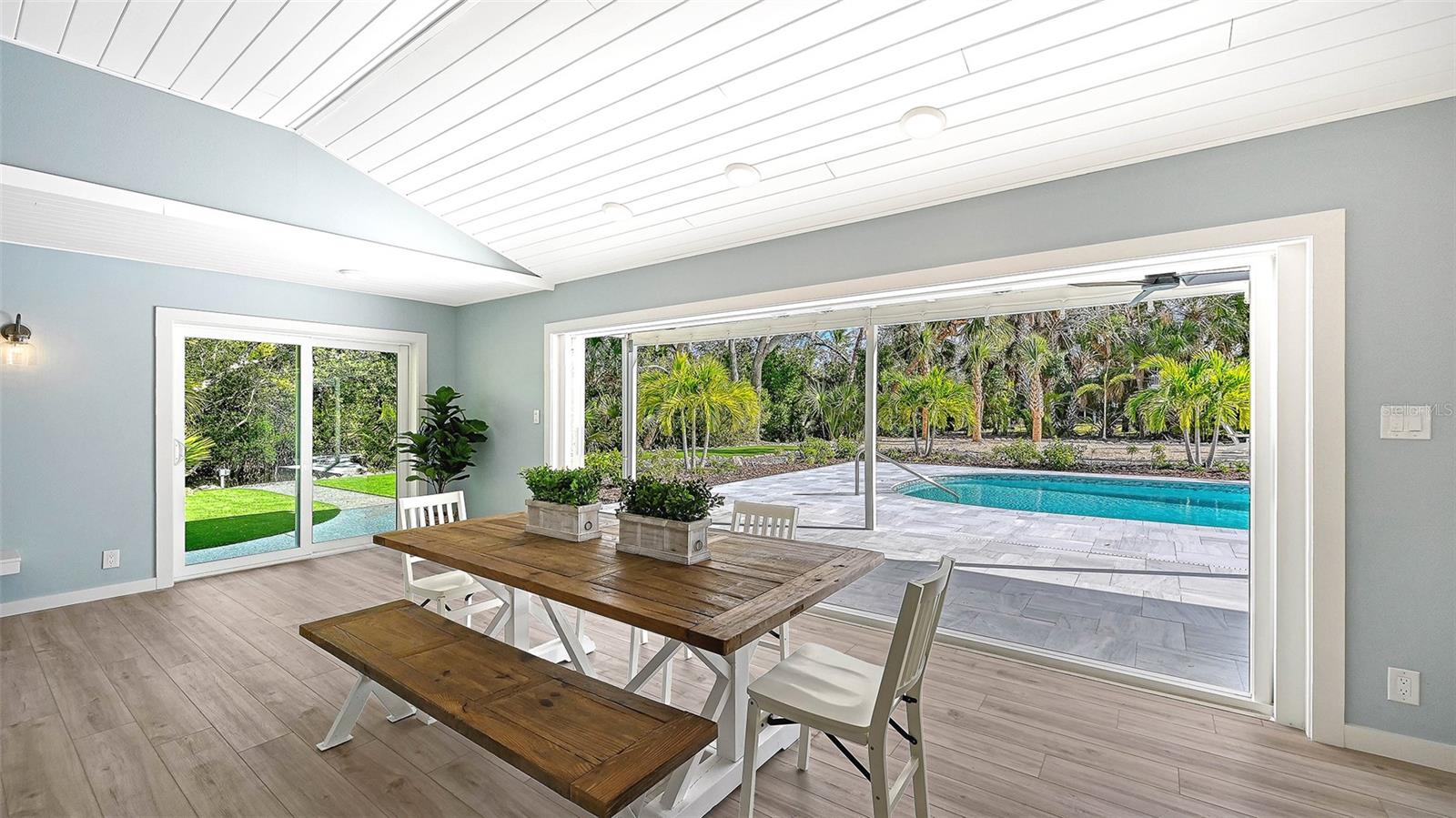 SIESTA PROPERTIES/THE SANDERLING - Residential