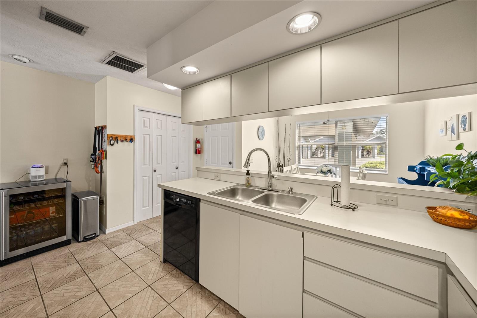 PELICAN COVE UNREC CONDO - Residential