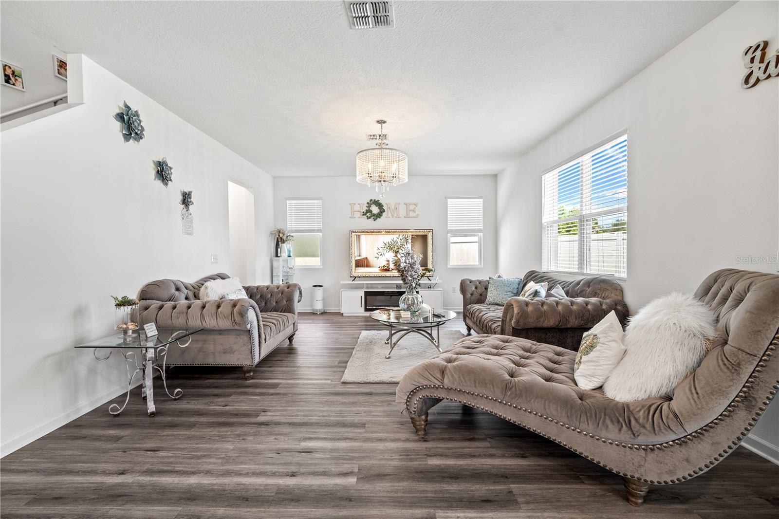 SEASONS/MATTIE POINTE - Residential
