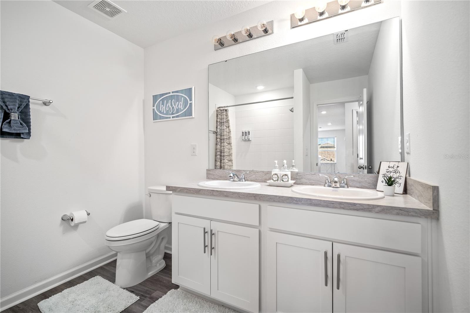 SEASONS/MATTIE POINTE - Residential