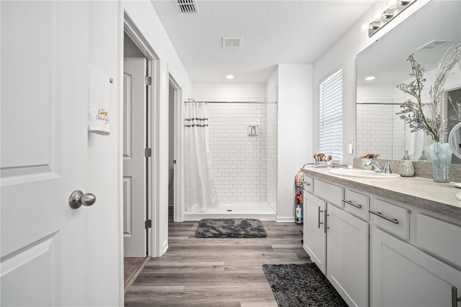 SEASONS/MATTIE POINTE - Residential