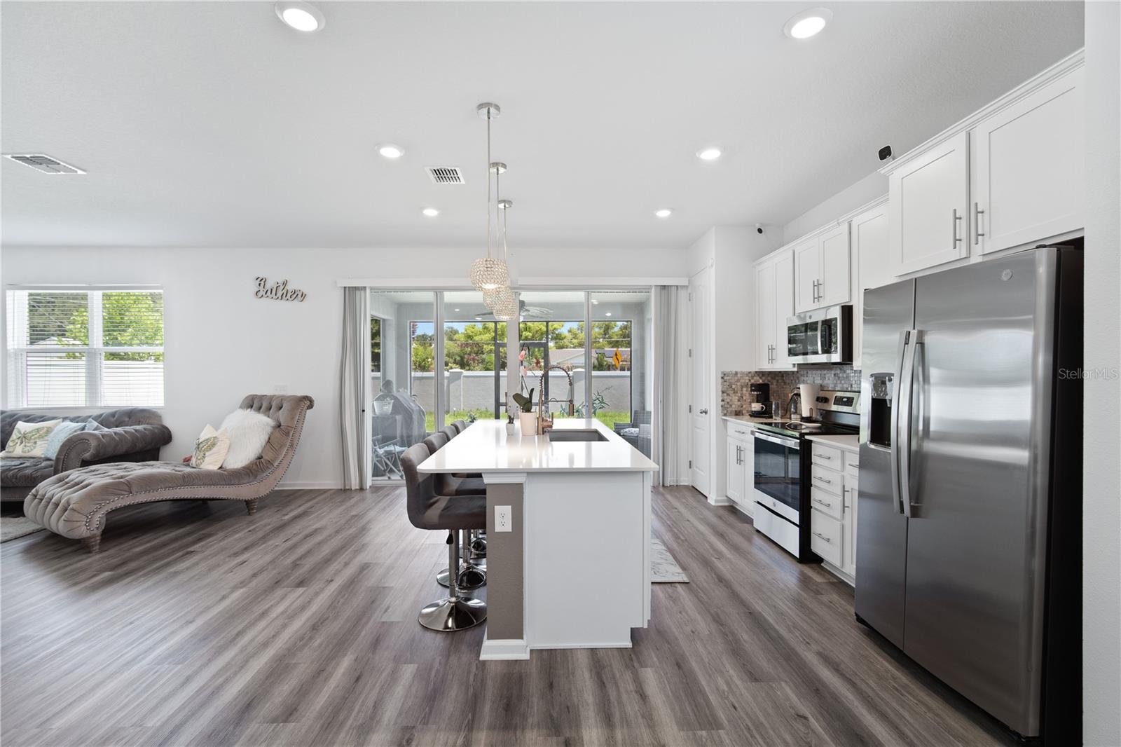 SEASONS/MATTIE POINTE - Residential