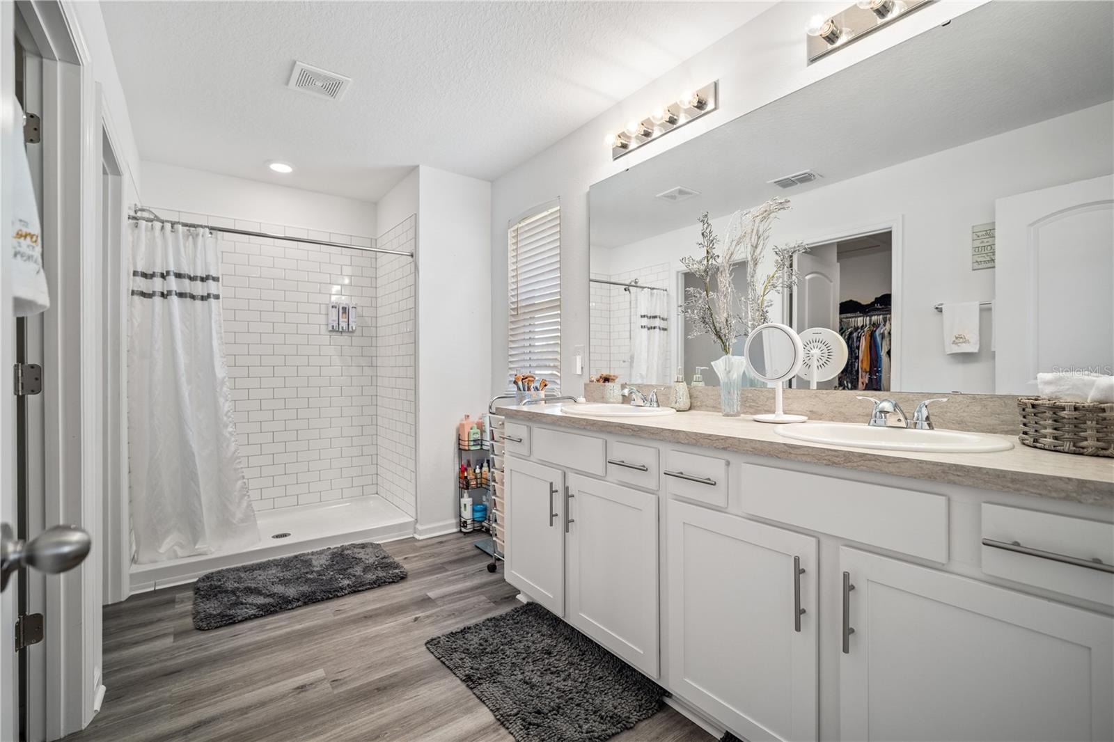 SEASONS/MATTIE POINTE - Residential