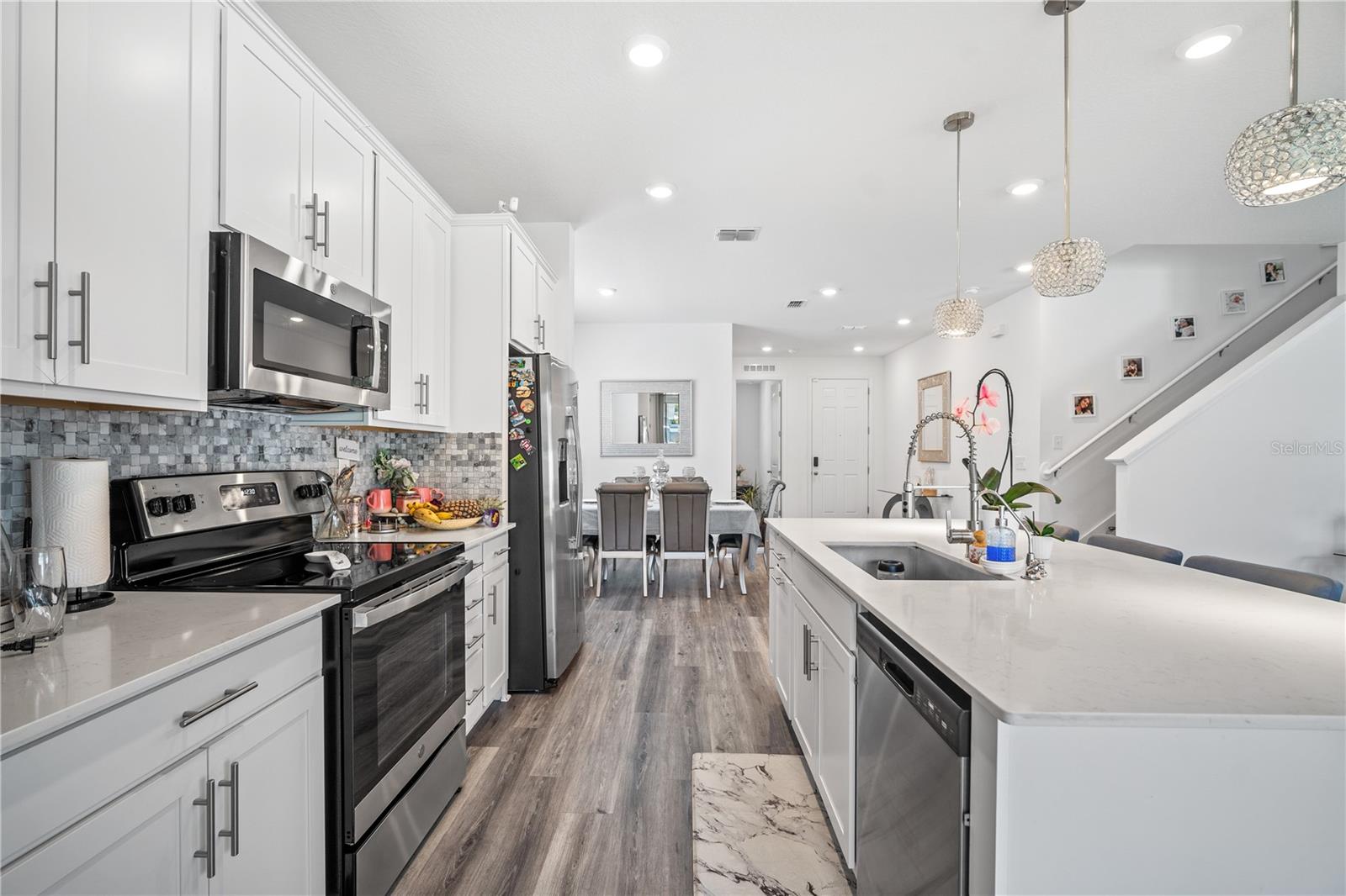 SEASONS/MATTIE POINTE - Residential