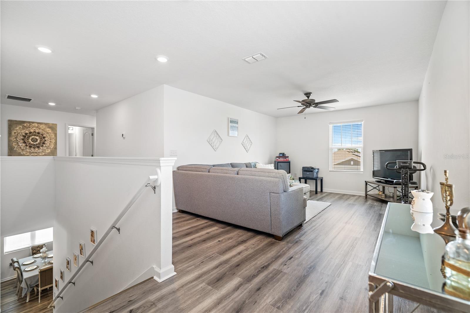 SEASONS/MATTIE POINTE - Residential