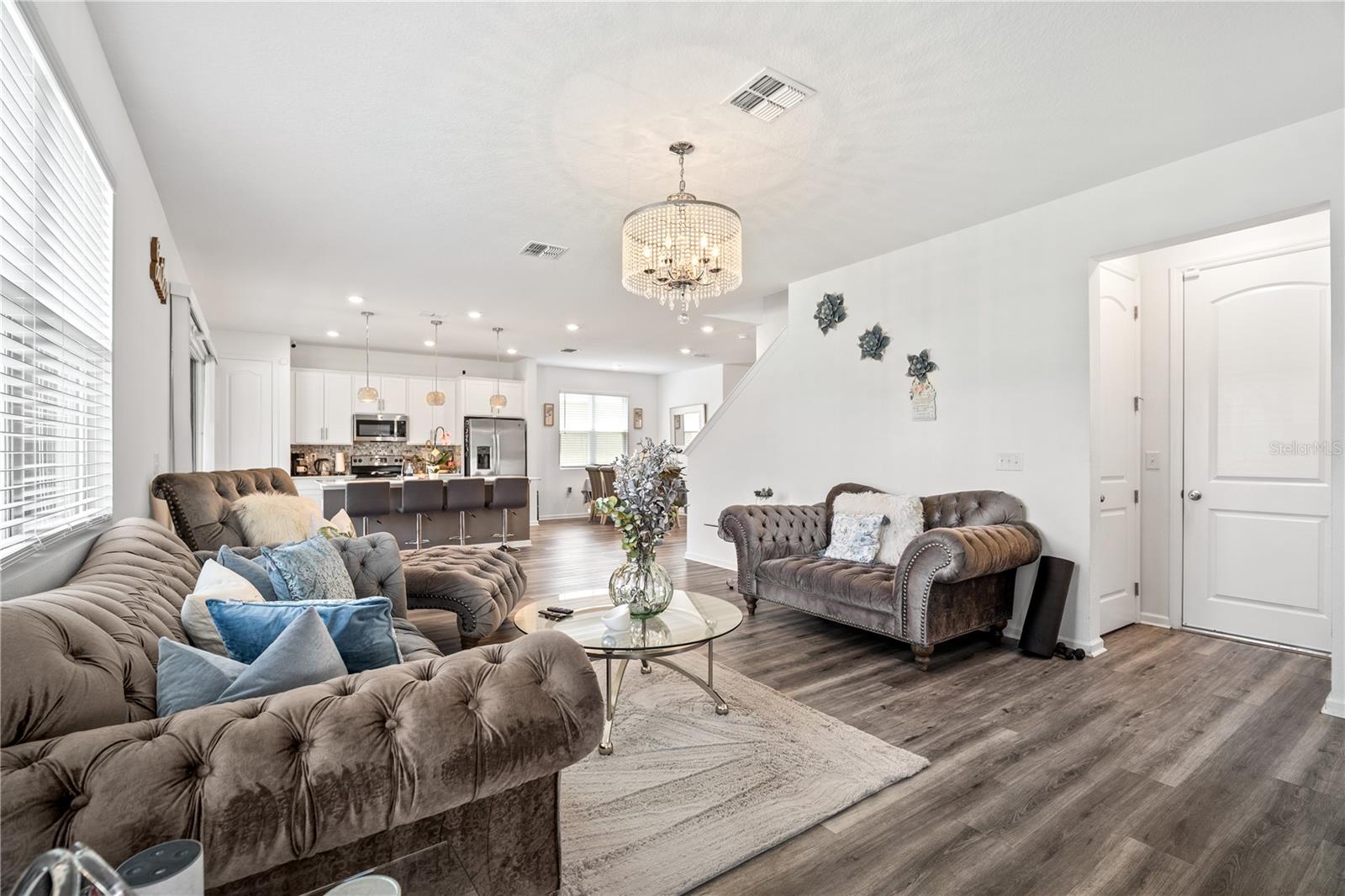 SEASONS/MATTIE POINTE - Residential