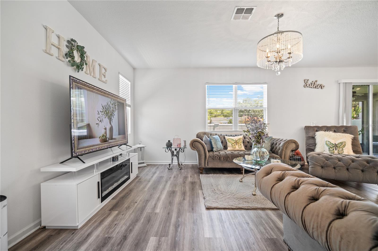 SEASONS/MATTIE POINTE - Residential