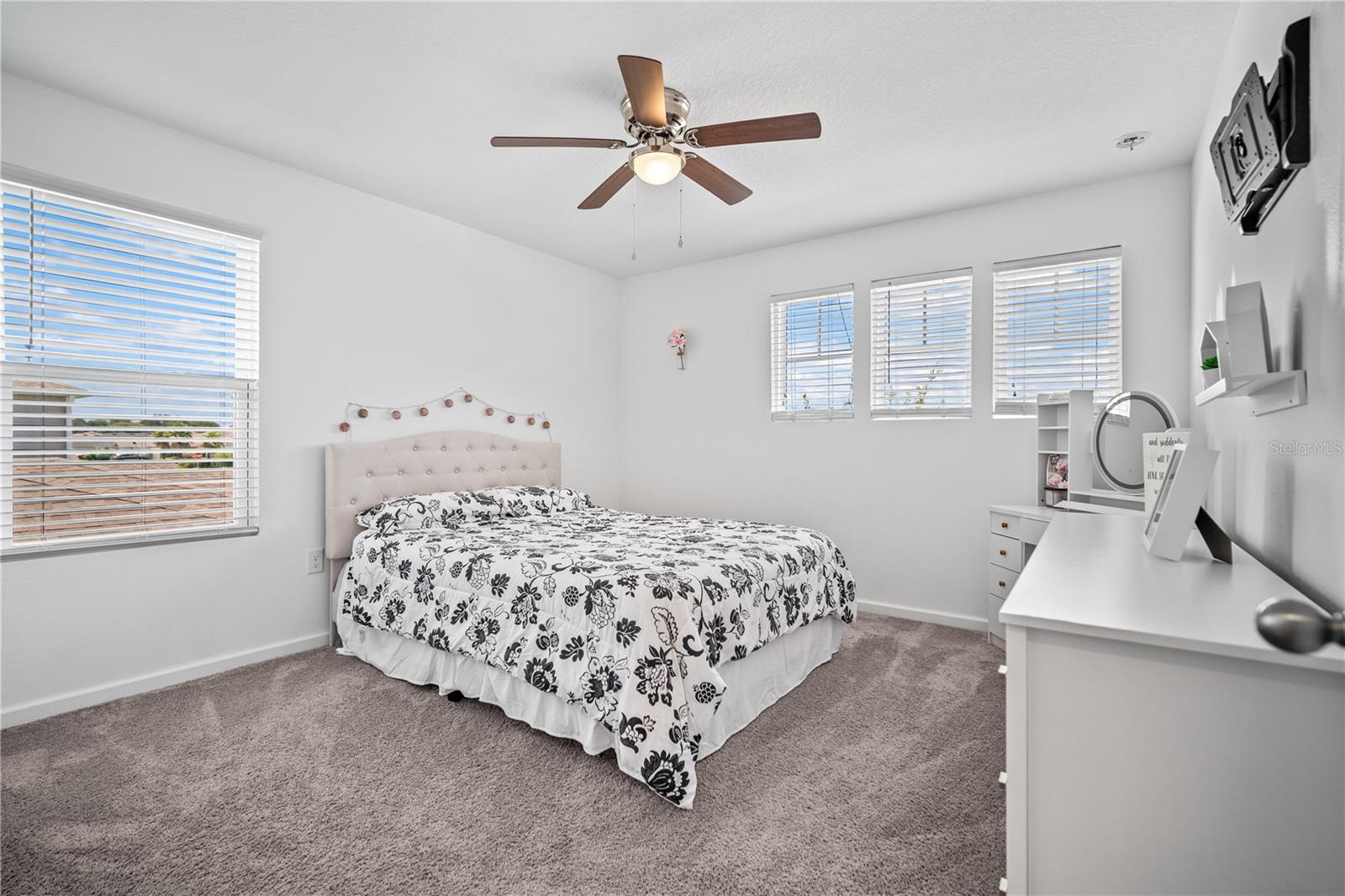 SEASONS/MATTIE POINTE - Residential