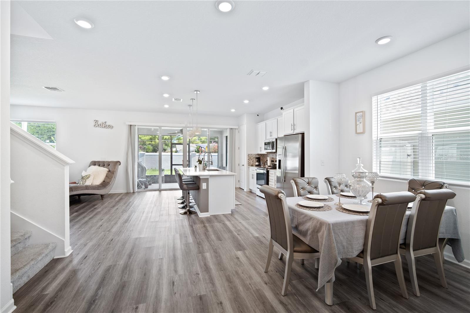 SEASONS/MATTIE POINTE - Residential